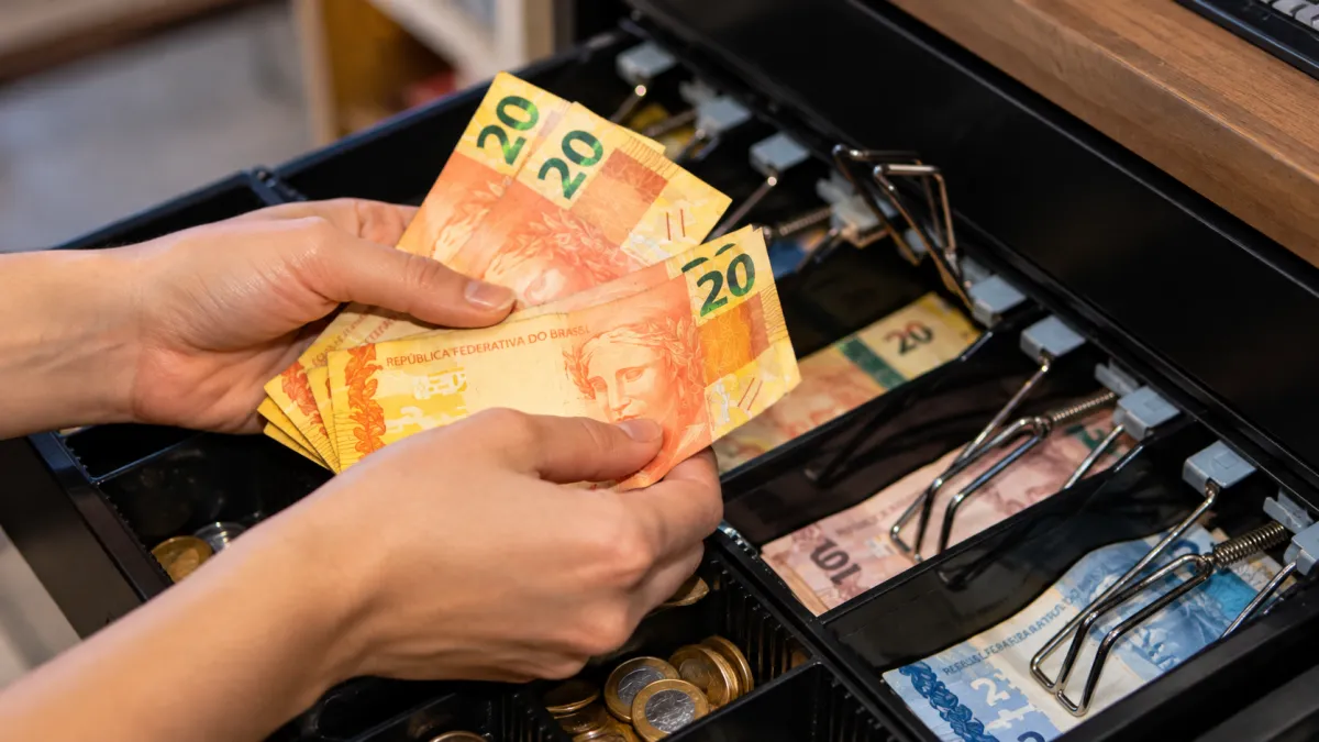 Conferência do dinheiro no fechamento de caixa