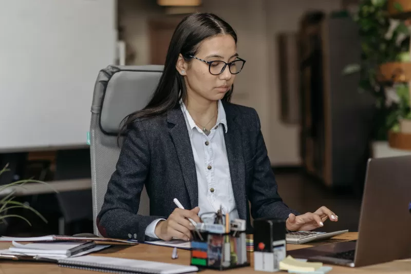 ERP para Empresas de Serviços: Otimize Fluxos de Aprovação e Reduza Burocracias