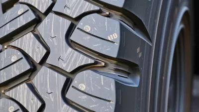 Vantagens do Pneu Maciço de Empilhadeira em Ambientes Industriais com Alta Carga e Uso Contínuo
