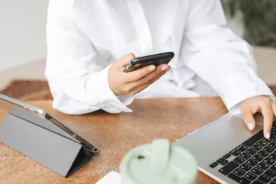 Como um sistema para assistência técnica de celular melhora o controle de ordens de serviço