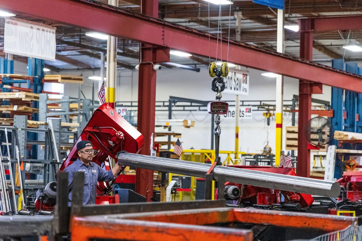 Operação industrial com movimentação de materiais destinados à fabricação.